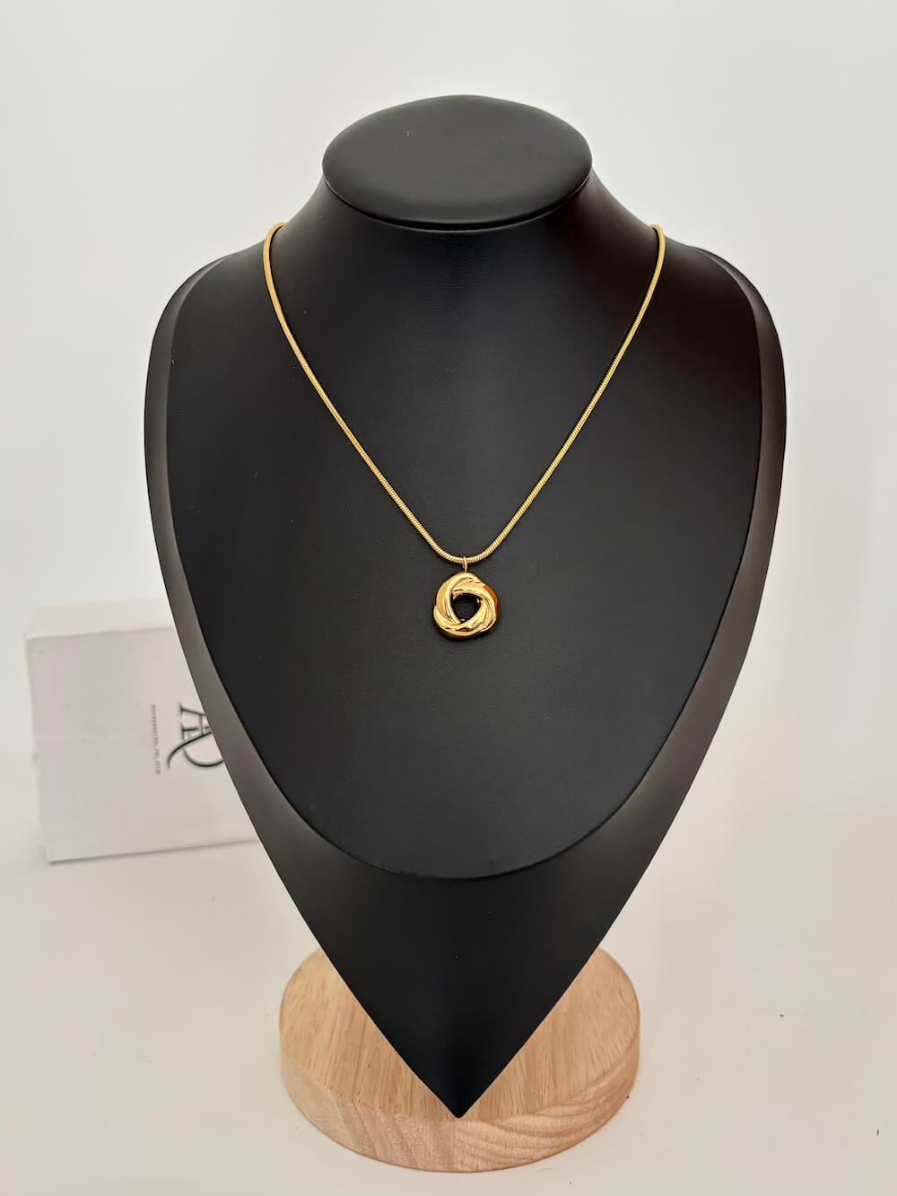 whirl hoop necklace - View 3