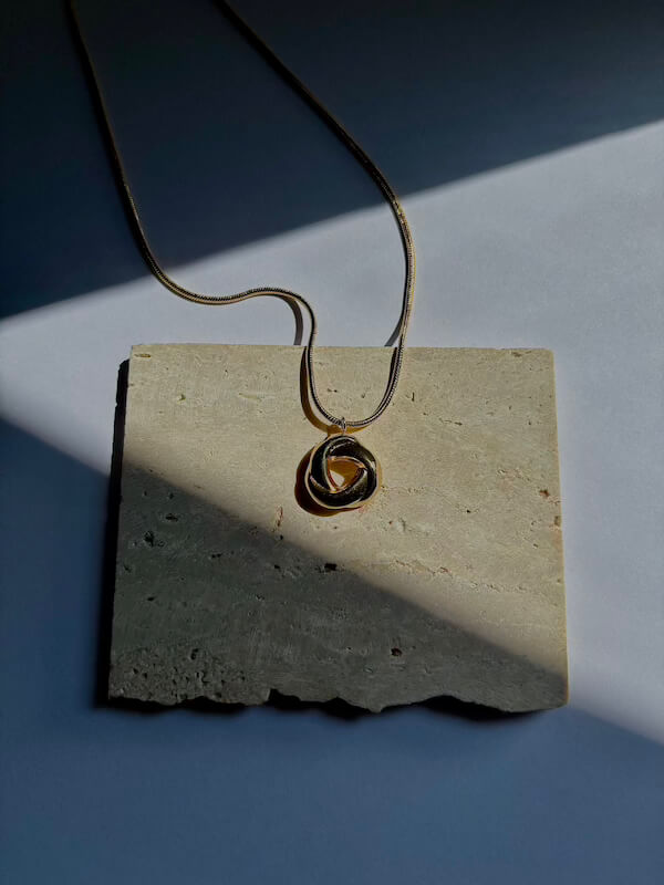 whirl hoop necklace