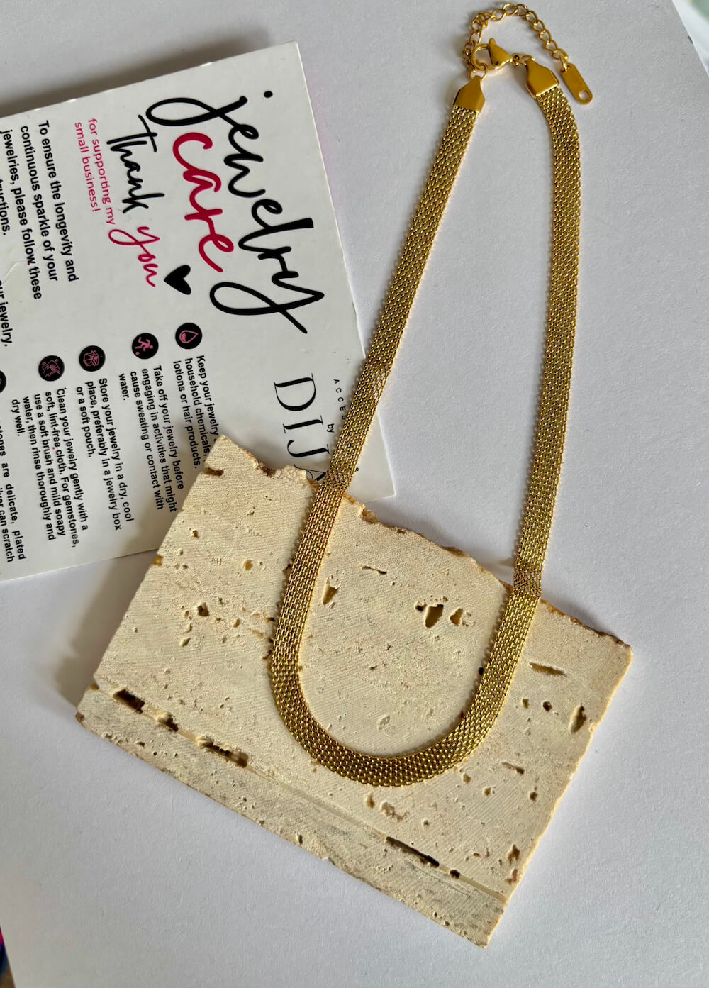 Capet choker