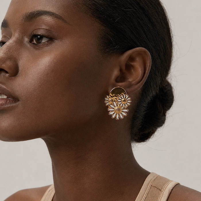 Tilory stud earring