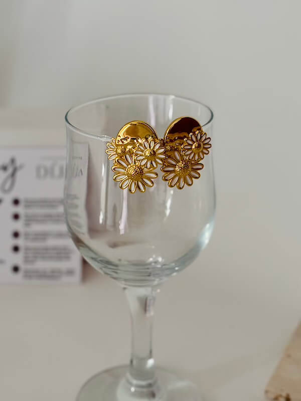 Tilory stud earring - View 3