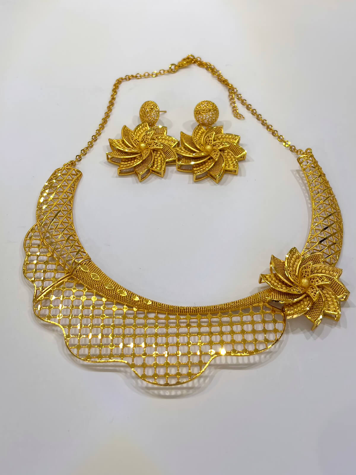 Lola set