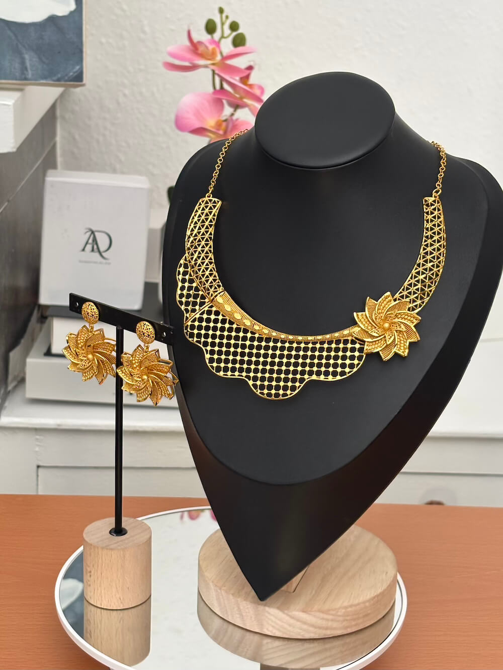 Lola set - View 3